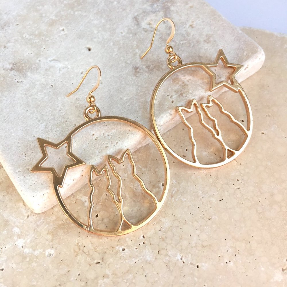 Cat Love gold hoop Earrings - Picture 4 of 4
